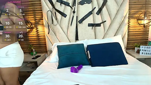 Snapshot of KimberlyFox_t chatting on 11/10/25, 12:48 KimberlyFox t online show from 11/10/25, 12:48