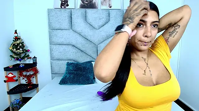 Snapshot of KimberlyFox_t chatting on 01/13/26, 02:11 KimberlyFox t online show from 01/13/26, 02:11