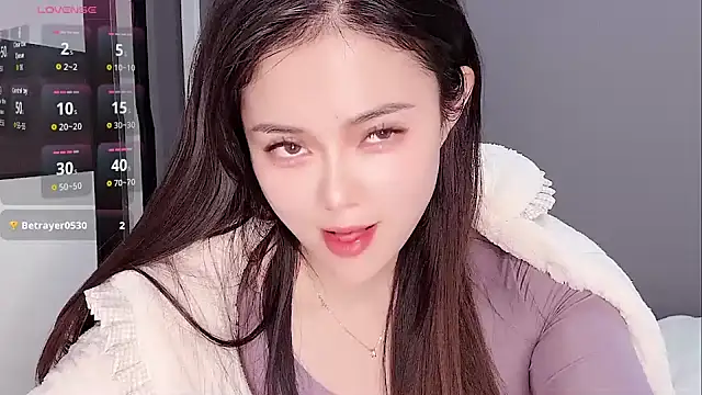 Yesenia- online show from 11/20/25, 02:06