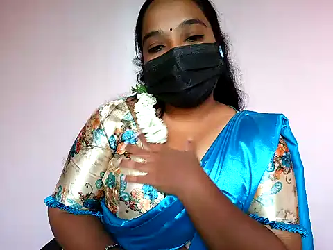 Snapshot of Mathi_cam chatting on 06/19/26, 04:50 Mathi cam online show from 06/19/26, 04:50