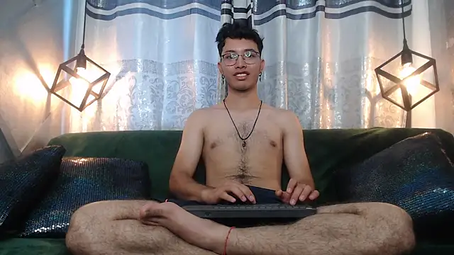 Snapshot of alexy_re chatting on 11/09/25, 05:22 alexy re online show from 11/09/25, 05:22