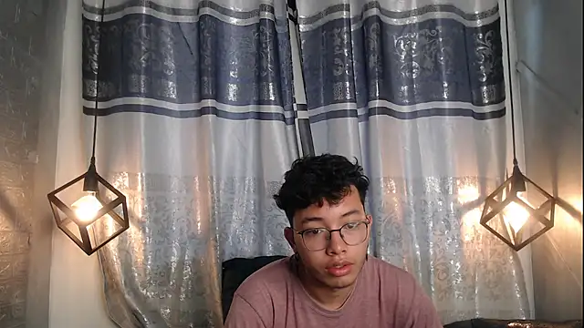 Snapshot of alexy_re chatting on 11/16/25, 05:07 alexy re online show from 11/16/25, 05:07