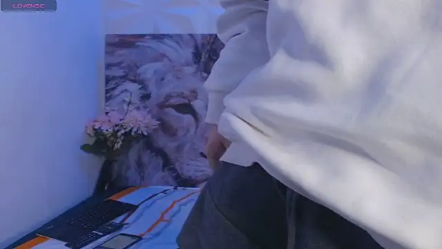 Oliver paris online show from 11/16/25, 04:40