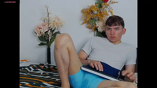 Oliver paris online show from 11/25/25, 02:55