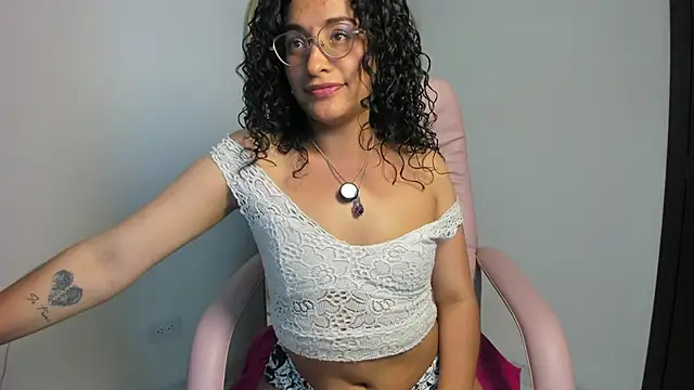 misslya00 online show from 11/30/25, 08:57