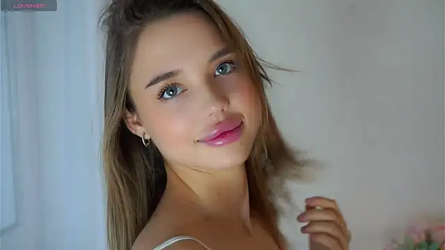 JunieTrippett online show from 11/23/25, 08:03