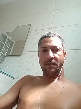 Snapshot of Arrombador20 chatting on 04/07/26, 03:01 Arrombador20 online show from 04/07/26, 03:01