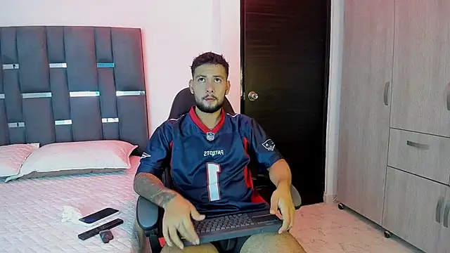 Snapshot of noah_corvelle chatting on 11/10/25, 12:53 noah corvelle online show from 11/10/25, 12:53