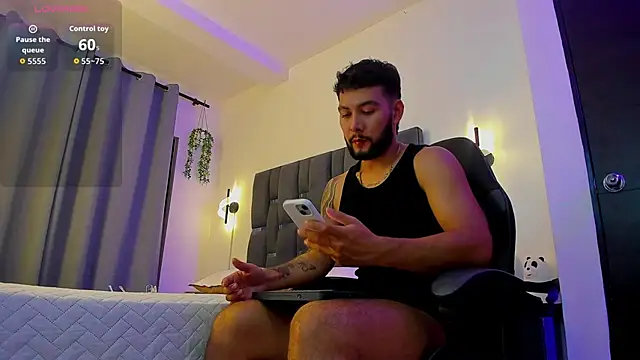 Snapshot of noah_corvelle chatting on 11/26/25, 01:17 noah corvelle online show from 11/26/25, 01:17