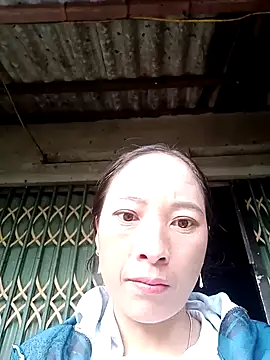 Snapshot of oanh-oanhbay chatting on 11/05/25, 11:49 oanh-oanhbay online show from 11/05/25, 11:49