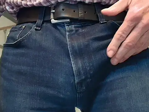 Snapshot of centerfieldshow chatting on 11/13/25, 10:41 centerfieldshow online show from 11/13/25, 10:41