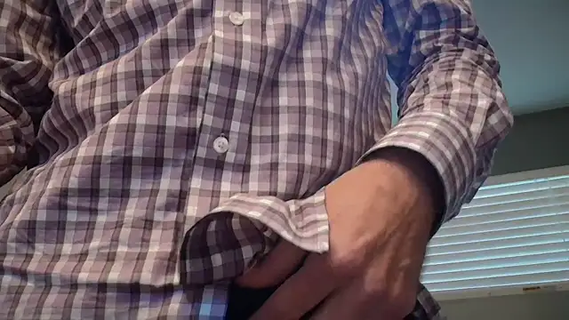 Snapshot of centerfieldshow chatting on 11/18/25, 10:14 centerfieldshow online show from 11/18/25, 10:14