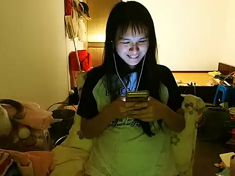 Snapshot of RebelAura chatting on 07/31/26, 07:24 RebelAura online show from 07/31/26, 07:24
