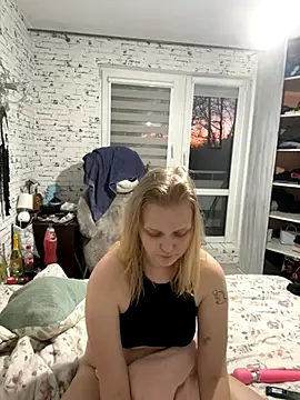 hotgoodgirll online show from 12/17/25, 03:29