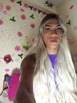 Snapshot of Sthefy_luna131 chatting on 11/25/25, 03:56 Sthefy luna131 online show from 11/25/25, 03:56