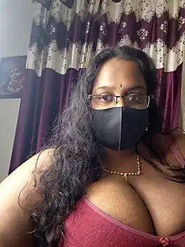 Snapshot of hootypriya chatting on 06/09/26, 05:35 hootypriya online show from 06/09/26, 05:35