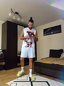 Snapshot of Matteooo87 chatting on 11/12/25, 03:45 Matteooo87 online show from 11/12/25, 03:45