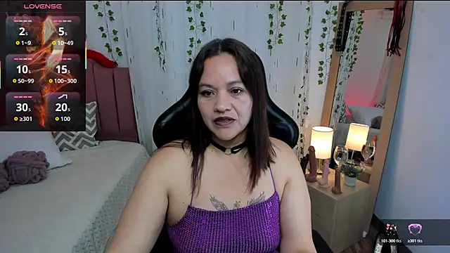 Victoria Wilde  online show from 11/06/25, 10:49