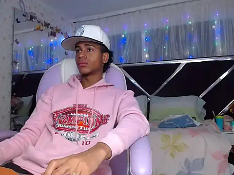 Santy bigcock 01 online show from 05/04/26, 01:40