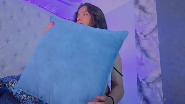 emy lux online show from 11/22/25, 02:16