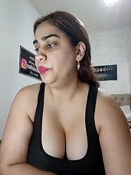 nahiarabiel33 online show from 04/18/26, 09:04