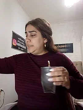 nahiarabiel33 online show from 05/04/26, 07:32