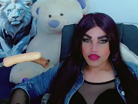 Snapshot of NharaBigCock chatting on 11/14/25, 04:00 NharaBigCock online show from 11/14/25, 04:00