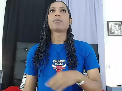 Snapshot of MiaCoock chatting on 11/12/25, 12:27 MiaCoock online show from 11/12/25, 12:27