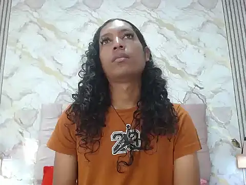 Snapshot of MiaCoock chatting on 12/22/25, 02:03 MiaCoock online show from 12/22/25, 02:03