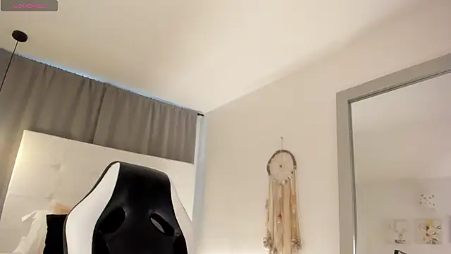 Emi Rosee online show from 01/17/26, 12:32