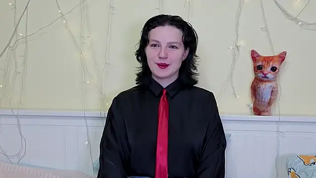 LatinaHuguenin online show from 11/24/25, 07:08