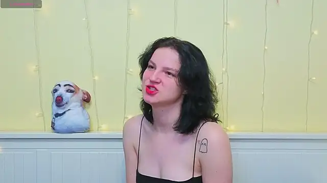 LatinaHuguenin online show from 01/12/26, 07:02