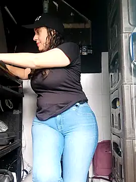 Mariana ruizz online show from 11/21/25, 08:29