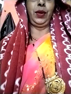 Snapshot of Hami705 chatting on 11/30/25, 06:28 Hami705 online show from 11/30/25, 06:28