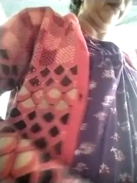 Snapshot of Hami705 chatting on 12/14/25, 06:52 Hami705 online show from 12/14/25, 06:52