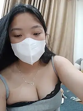 Snapshot of linh-xinh18 chatting on 07/13/26, 01:47 linh-xinh18 online show from 07/13/26, 01:47