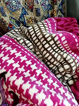 V HOT CUTE online show from 11/26/25, 09:38