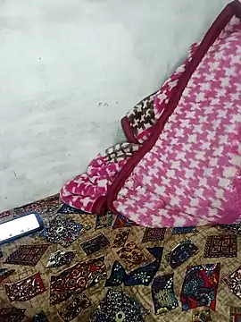 V HOT CUTE online show from 12/17/25, 04:57