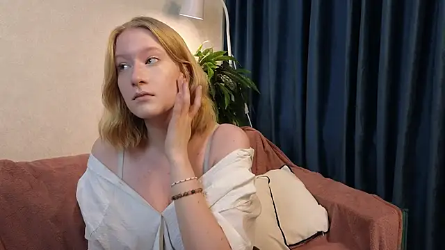 Snapshot of ElzaHart chatting on 11/29/25, 05:05 ElzaHart online show from 11/29/25, 05:05