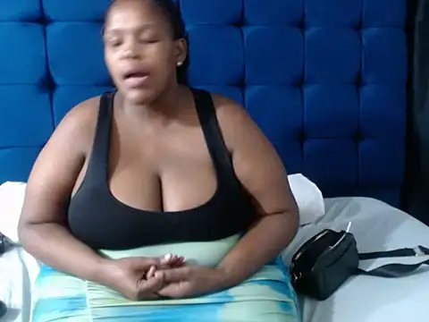 Snapshot of StunningChunky chatting on 11/08/25, 05:01 StunningChunky online show from 11/08/25, 05:01