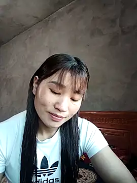 Snapshot of Qoine392 chatting on 12/18/25, 05:57 Qoine392 online show from 12/18/25, 05:57