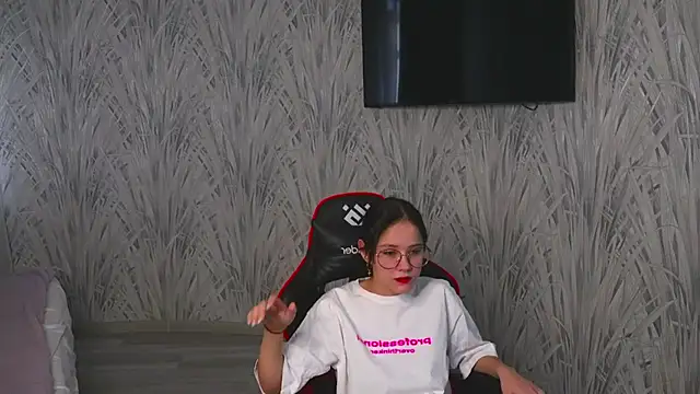 Snapshot of MargMelson chatting on 12/21/25, 05:36 MargMelson online show from 12/21/25, 05:36