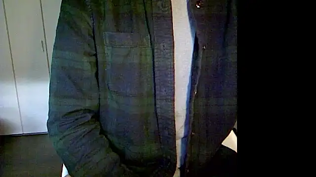 Snapshot of Taro070 chatting on 11/11/25, 03:50 Taro070 online show from 11/11/25, 03:50