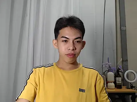 Urhotsilverboy online show from 11/30/25, 04:11