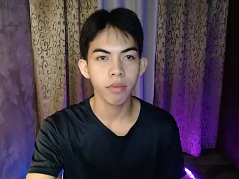 Urhotsilverboy online show from 12/18/25, 03:56