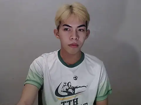 Urhotsilverboy online show from 06/08/26, 04:29
