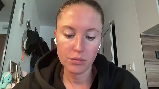 Snapshot of Ameli8 chatting on 11/23/25, 02:06 Ameli8 online show from 11/23/25, 02:06