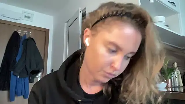 Ameli8 online show from 02/12/26, 01:06