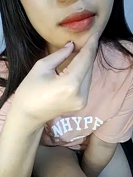 Snapshot of lyoon2k chatting on 12/05/25, 01:58 lyoon2k online show from 12/05/25, 01:58