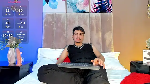 NicolasRey1 online show from 11/15/25, 04:32